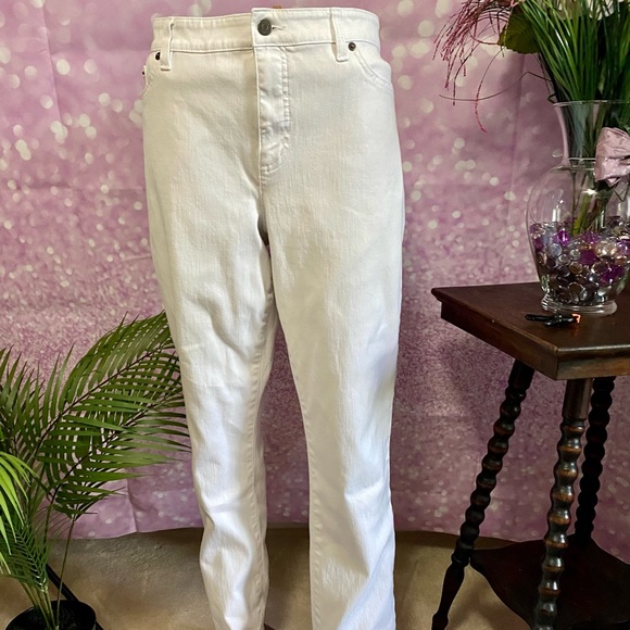 Lauren jeans Ralph Lauren white modern curvy fit jeans. - Picture 2 of 15